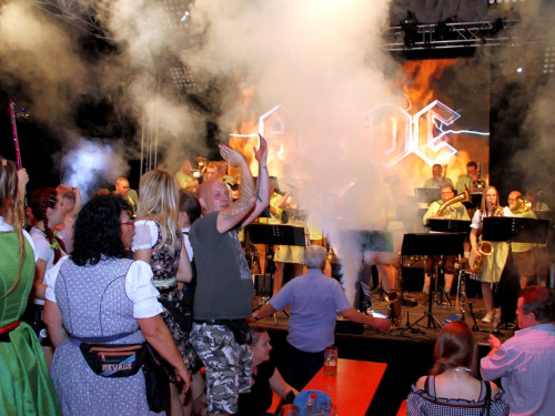Auszug der Bedienungen  Hofer Volksfest Hofer Volksfest 2019 – Foto 5