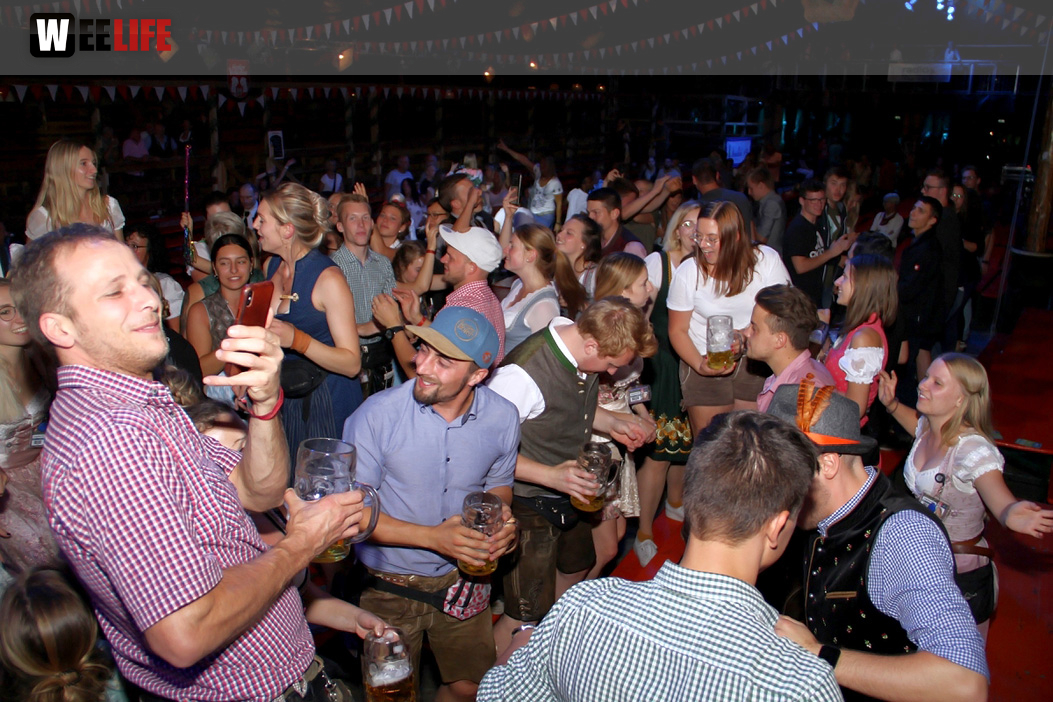 Auszug der Bedienungen  Hofer Volksfest Hofer Volksfest 2019