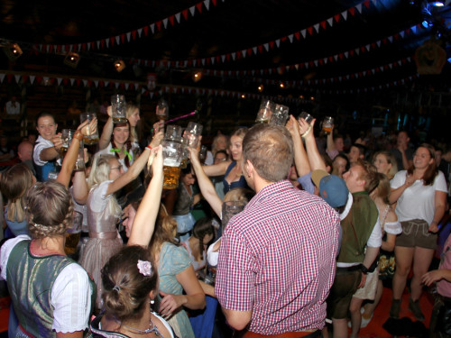Auszug der Bedienungen  Hofer Volksfest Hofer Volksfest 2019 – Foto 12