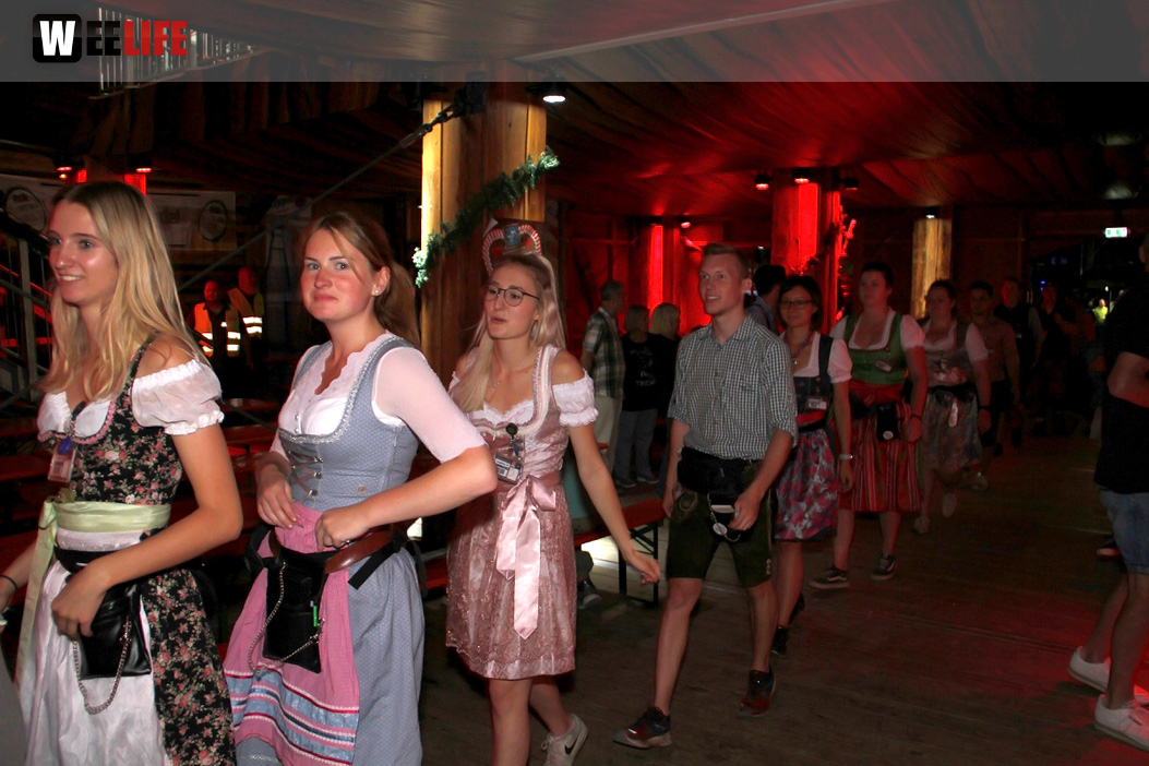 Auszug der Bedienungen  Hofer Volksfest Hofer Volksfest 2019
