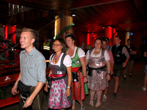 Auszug der Bedienungen  Hofer Volksfest Hofer Volksfest 2019 – Foto 19