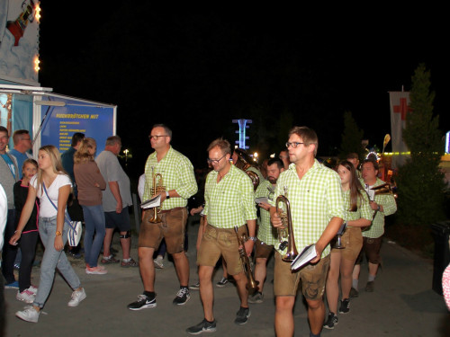 Auszug der Bedienungen  Hofer Volksfest Hofer Volksfest 2019 – Foto 37