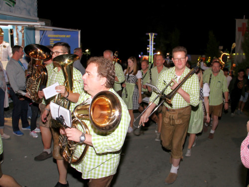 Auszug der Bedienungen  Hofer Volksfest Hofer Volksfest 2019 – Foto 39