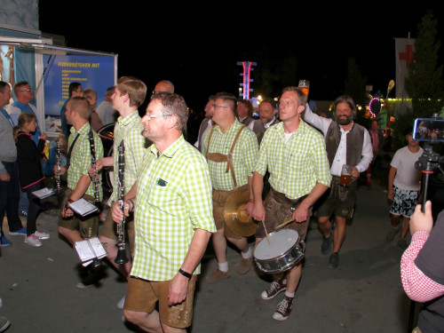 Auszug der Bedienungen  Hofer Volksfest Hofer Volksfest 2019 – Foto 41