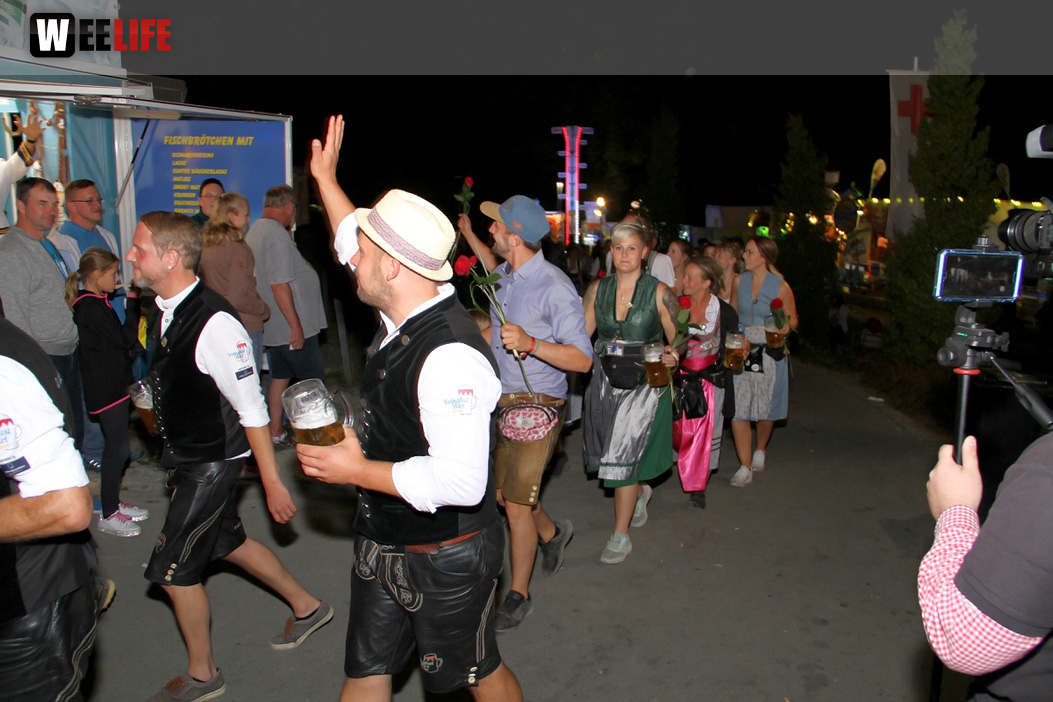 Auszug der Bedienungen  Hofer Volksfest Hofer Volksfest 2019