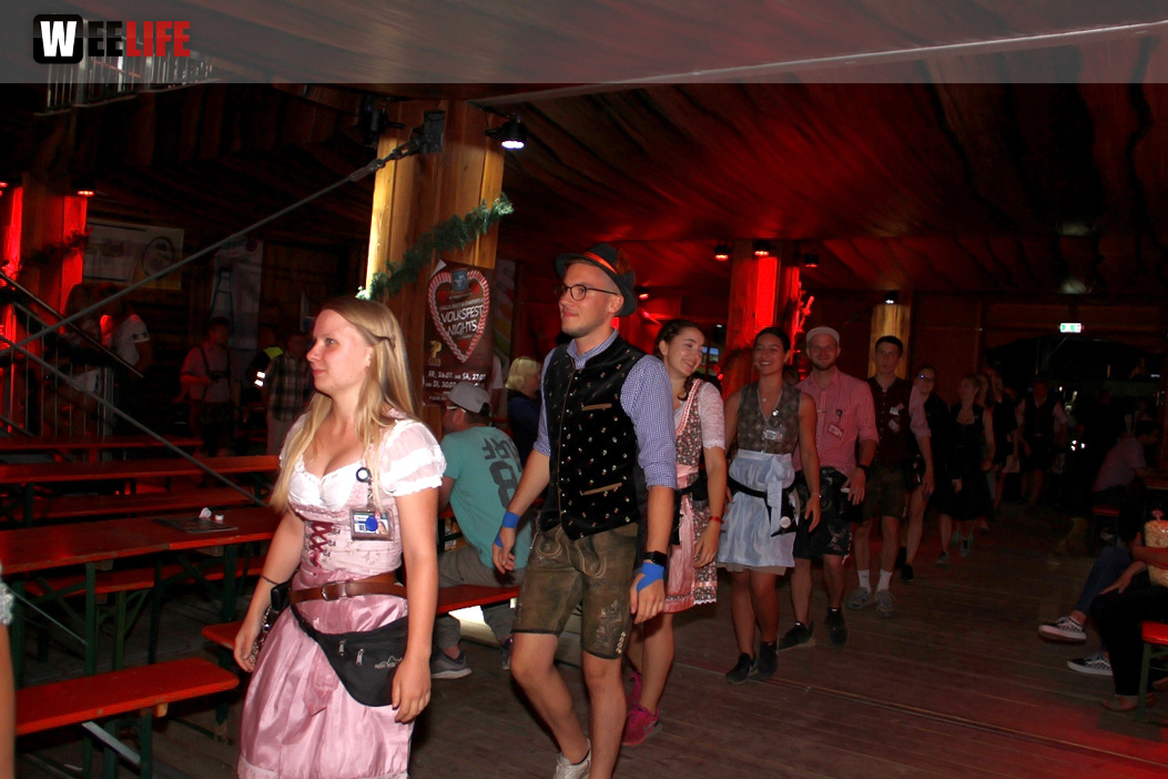 Auszug der Bedienungen  Hofer Volksfest Hofer Volksfest 2019