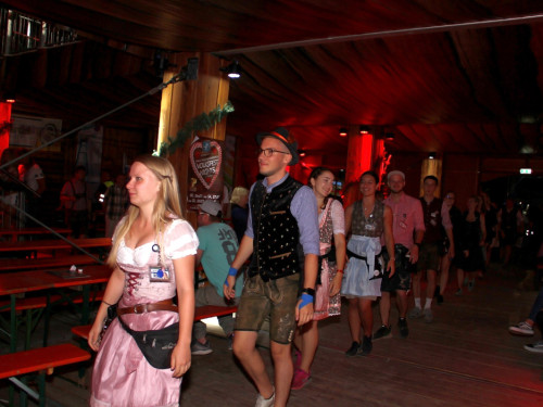 Auszug der Bedienungen  Hofer Volksfest Hofer Volksfest 2019 – Foto 46