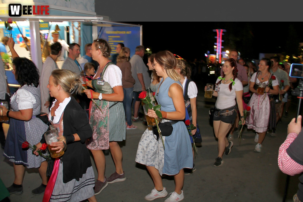 Auszug der Bedienungen  Hofer Volksfest Hofer Volksfest 2019