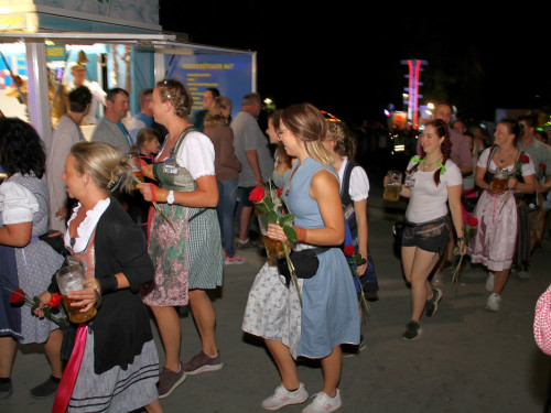 Auszug der Bedienungen  Hofer Volksfest Hofer Volksfest 2019 – Foto 48