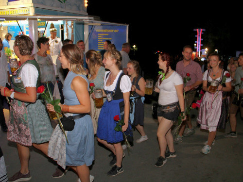 Auszug der Bedienungen  Hofer Volksfest Hofer Volksfest 2019 – Foto 49