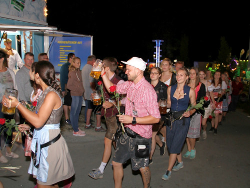 Auszug der Bedienungen  Hofer Volksfest Hofer Volksfest 2019 – Foto 53