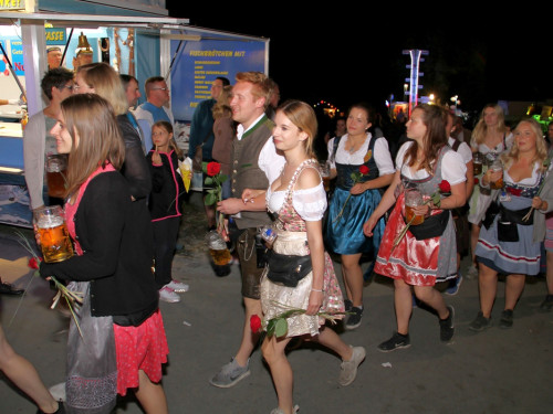 Auszug der Bedienungen  Hofer Volksfest Hofer Volksfest 2019 – Foto 56