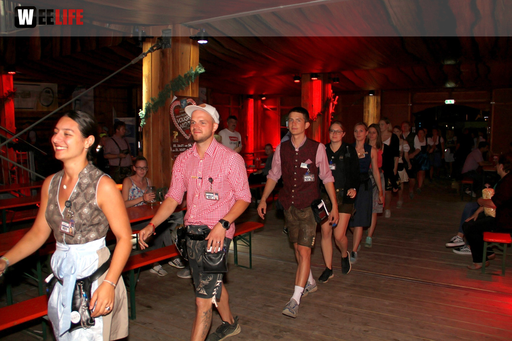 Auszug der Bedienungen  Hofer Volksfest Hofer Volksfest 2019