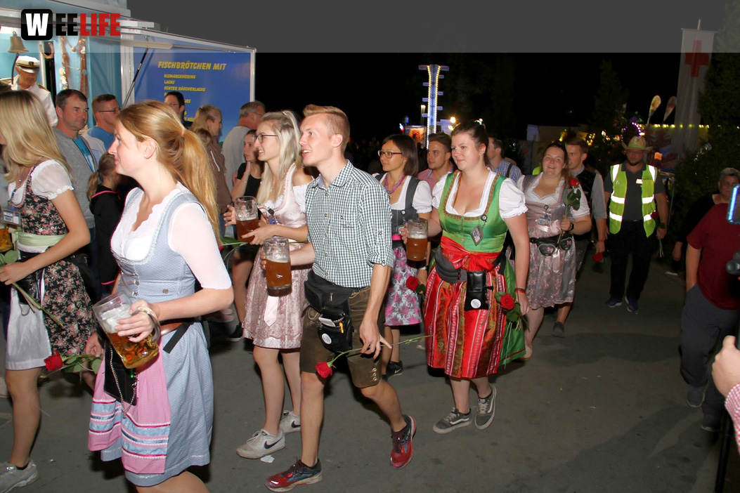 Auszug der Bedienungen  Hofer Volksfest Hofer Volksfest 2019
