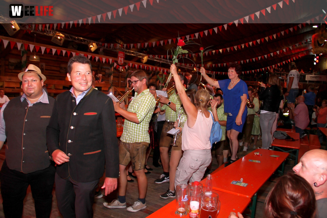 Auszug der Bedienungen  Hofer Volksfest Hofer Volksfest 2019