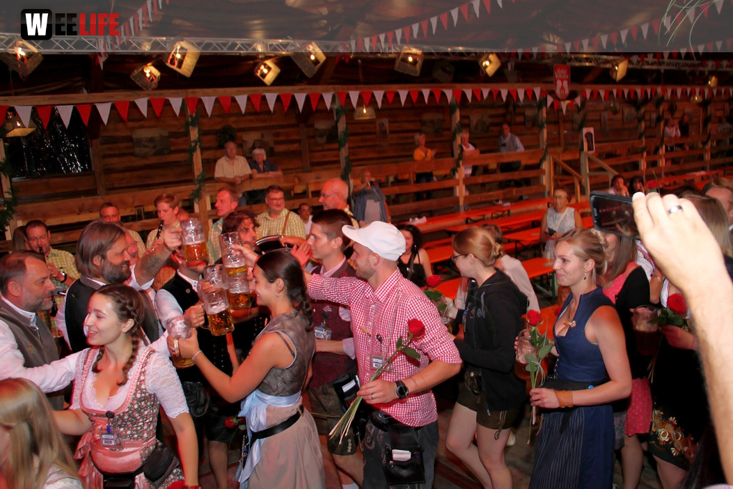 Auszug der Bedienungen  Hofer Volksfest Hofer Volksfest 2019