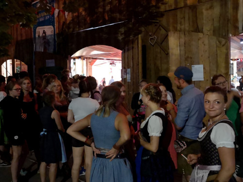 Auszug der Bedienungen  Hofer Volksfest Hofer Volksfest 2019 – Foto 2