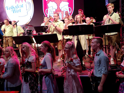 Auszug der Bedienungen  Hofer Volksfest Hofer Volksfest 2019 – Foto 6