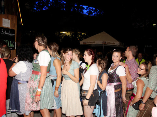 Auszug der Bedienungen  Hofer Volksfest Hofer Volksfest 2019 – Foto 8