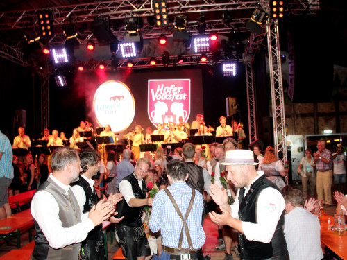 Auszug der Bedienungen  Hofer Volksfest Hofer Volksfest 2019 – Foto 11