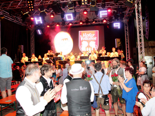Auszug der Bedienungen  Hofer Volksfest Hofer Volksfest 2019 – Foto 12