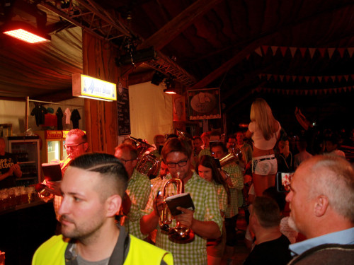 Auszug der Bedienungen  Hofer Volksfest Hofer Volksfest 2019 – Foto 17