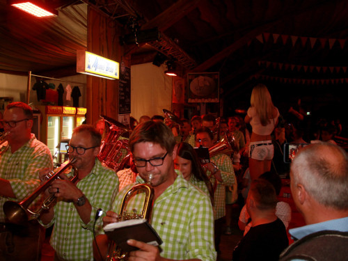 Auszug der Bedienungen  Hofer Volksfest Hofer Volksfest 2019 – Foto 18