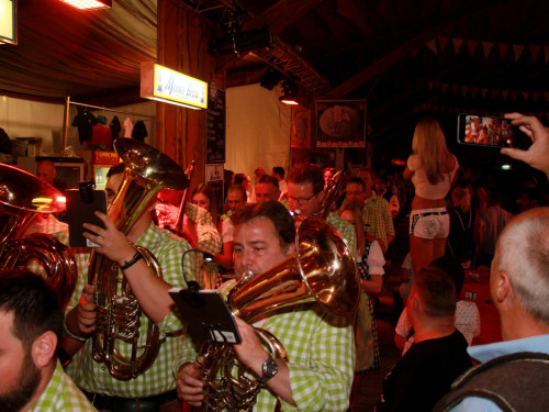 Auszug der Bedienungen  Hofer Volksfest Hofer Volksfest 2019 – Foto 20