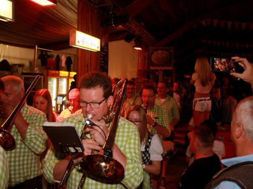Auszug der Bedienungen  Hofer Volksfest Hofer Volksfest 2019 – Foto 22
