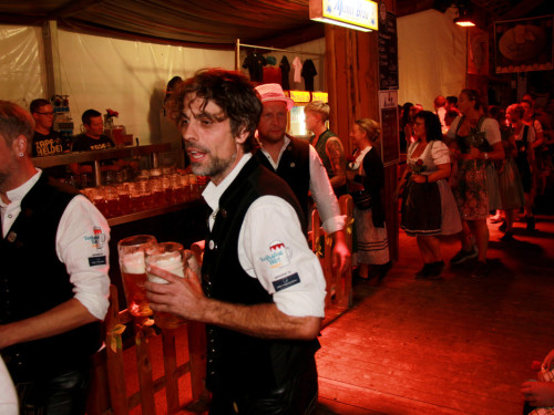 Auszug der Bedienungen  Hofer Volksfest Hofer Volksfest 2019 – Foto 28