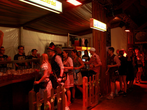 Auszug der Bedienungen  Hofer Volksfest Hofer Volksfest 2019 – Foto 36