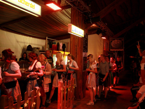 Auszug der Bedienungen  Hofer Volksfest Hofer Volksfest 2019 – Foto 41