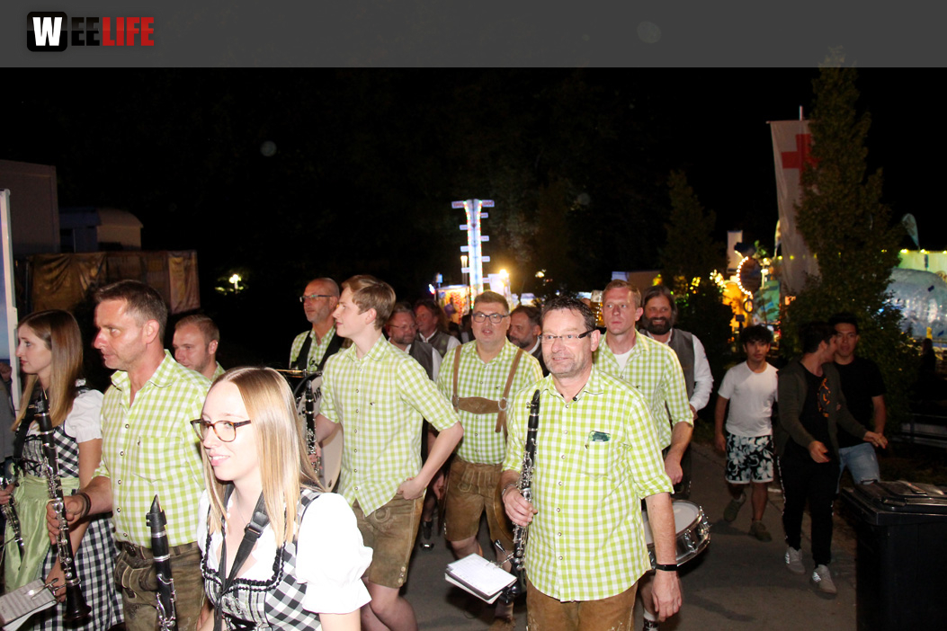 Auszug der Bedienungen  Hofer Volksfest Hofer Volksfest 2019