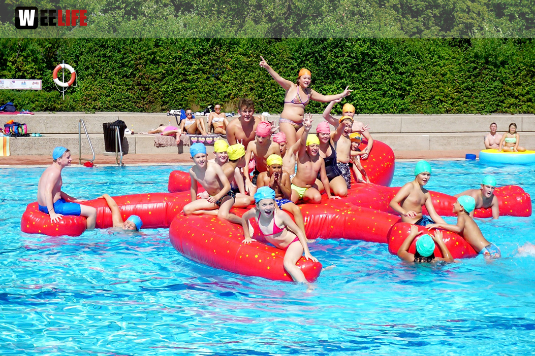 Sommer Pool Party Freibad Hof