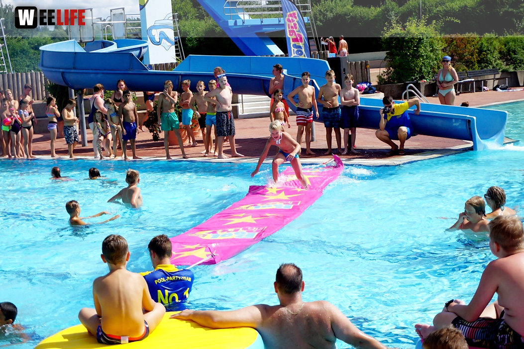 Sommer Pool Party Freibad Hof
