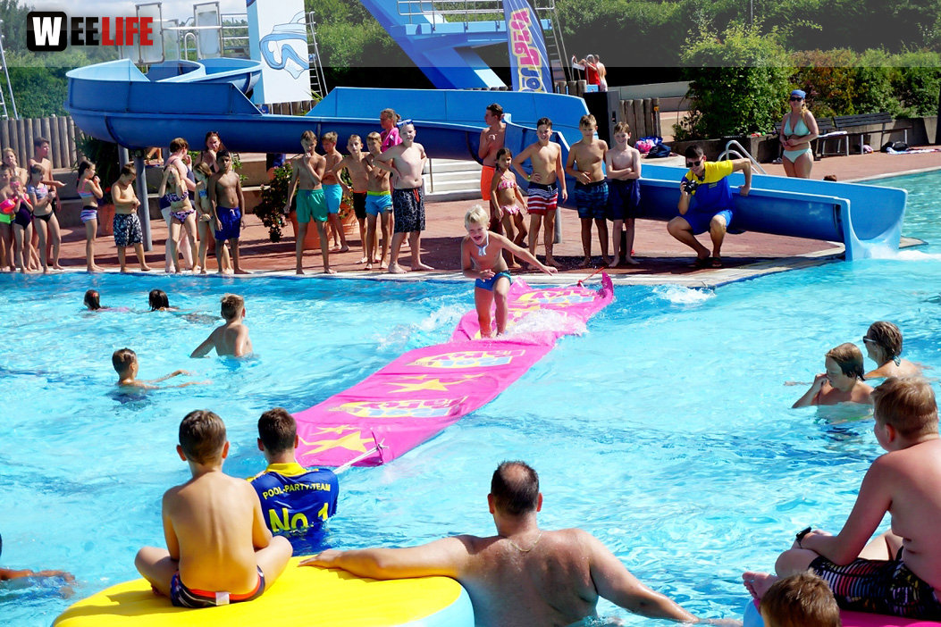 Sommer Pool Party Freibad Hof