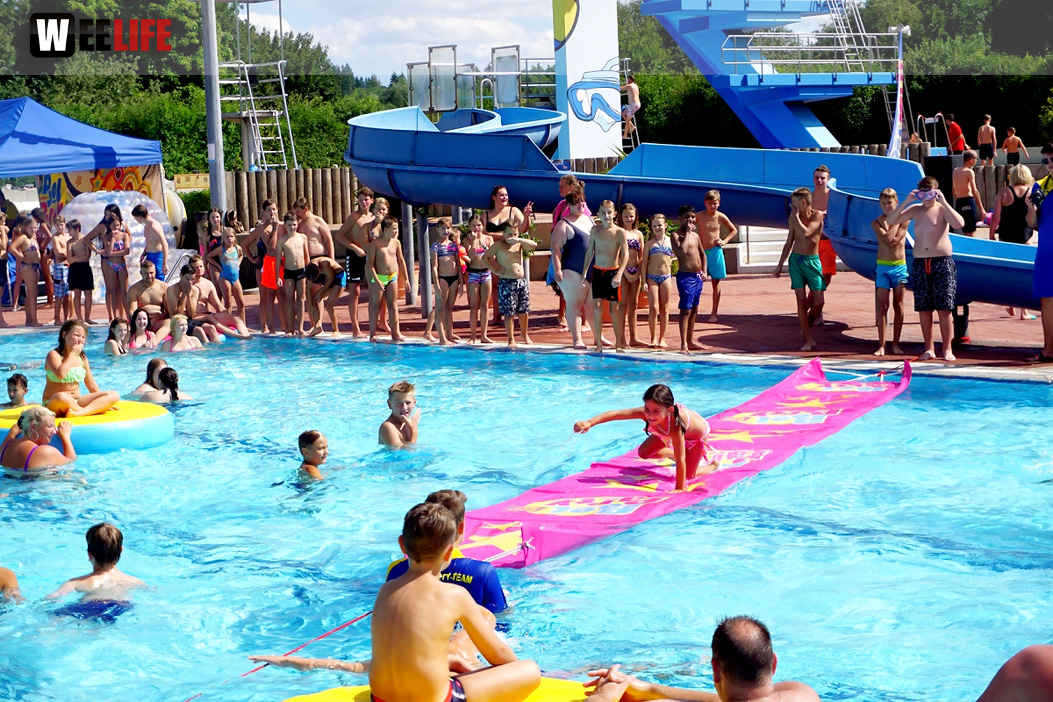 Sommer Pool Party Freibad Hof