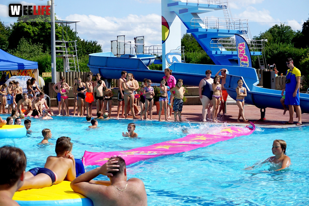 Sommer Pool Party Freibad Hof