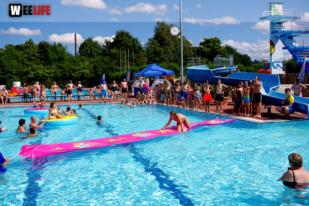 Sommer Pool Party Freibad Hof
