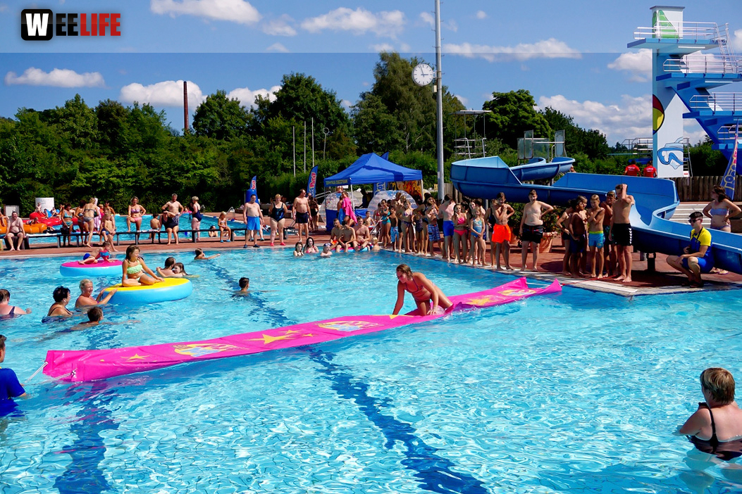 Sommer Pool Party Freibad Hof