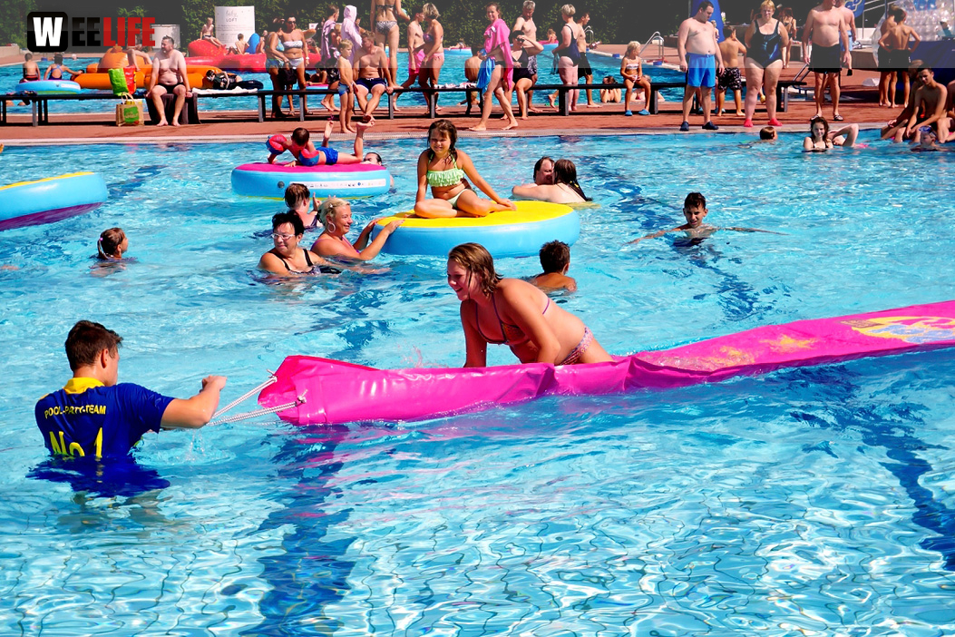Sommer Pool Party Freibad Hof