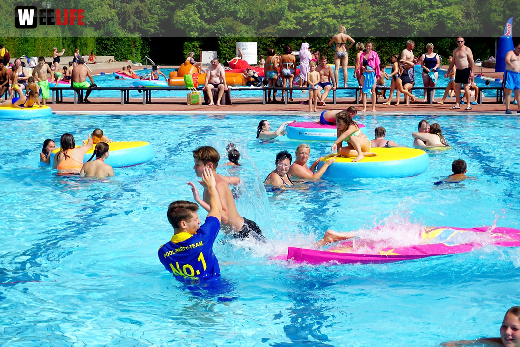 Sommer Pool Party Freibad Hof