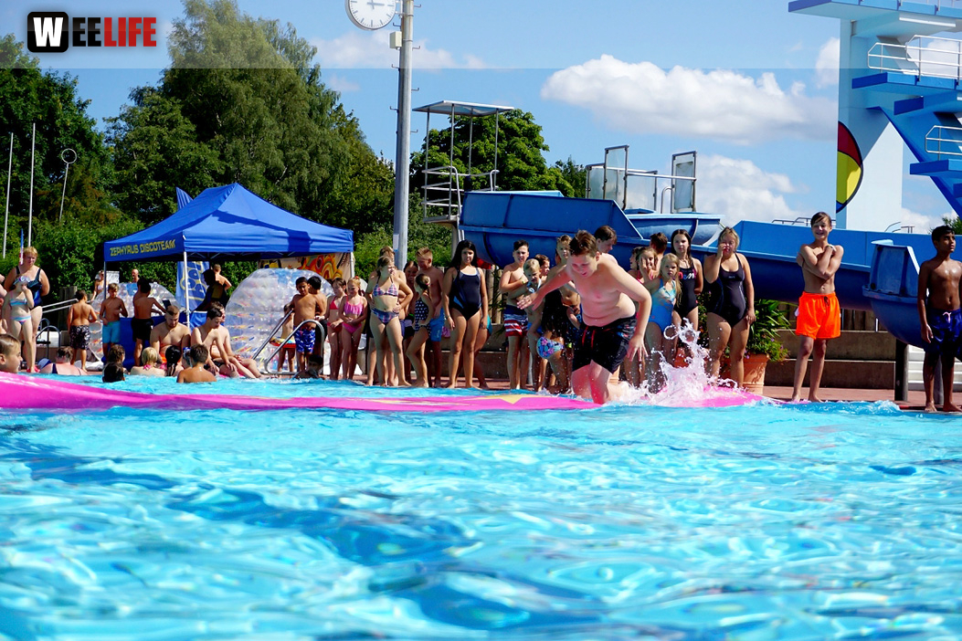Sommer Pool Party Freibad Hof