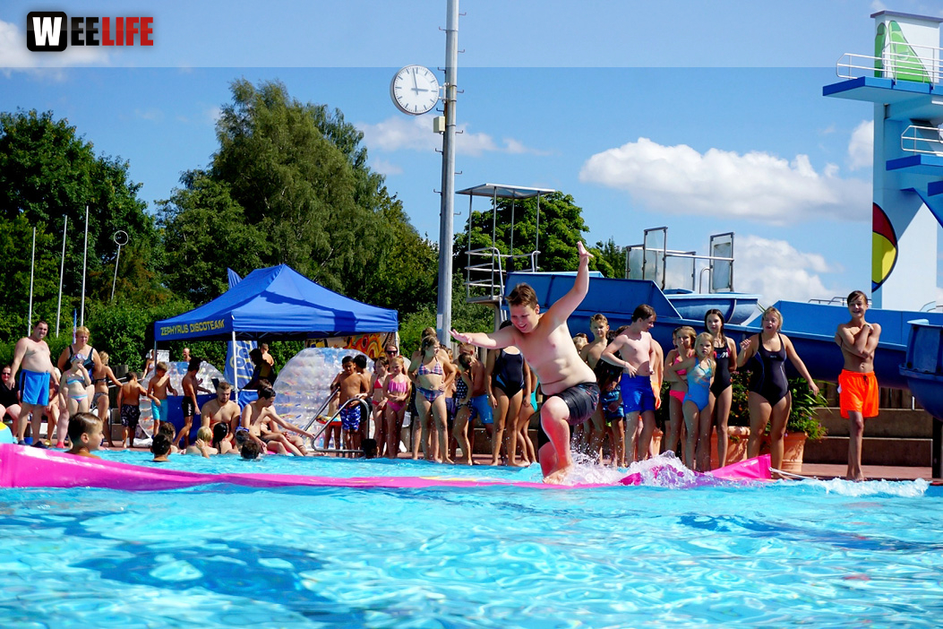 Sommer Pool Party Freibad Hof