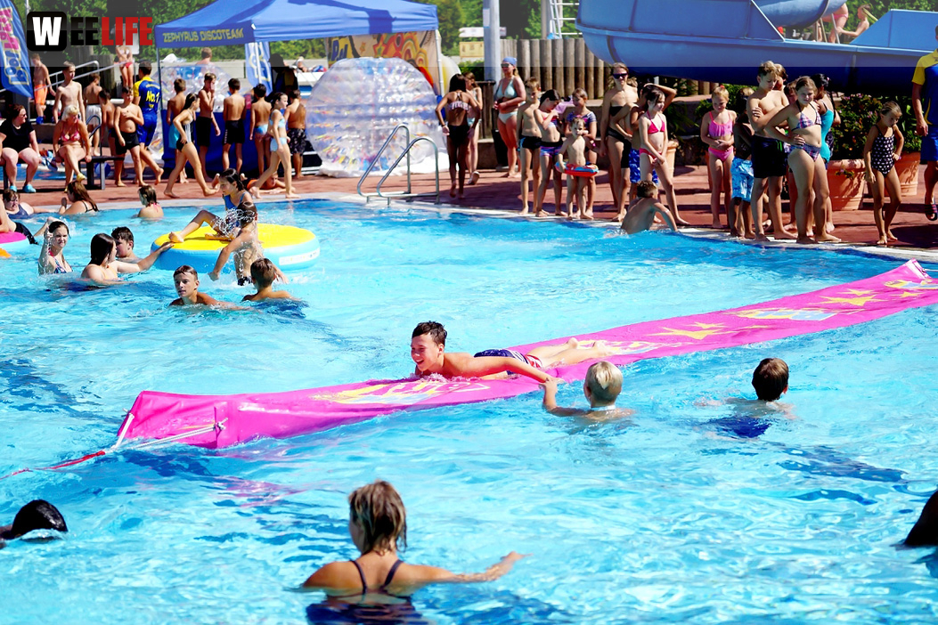 Sommer Pool Party Freibad Hof