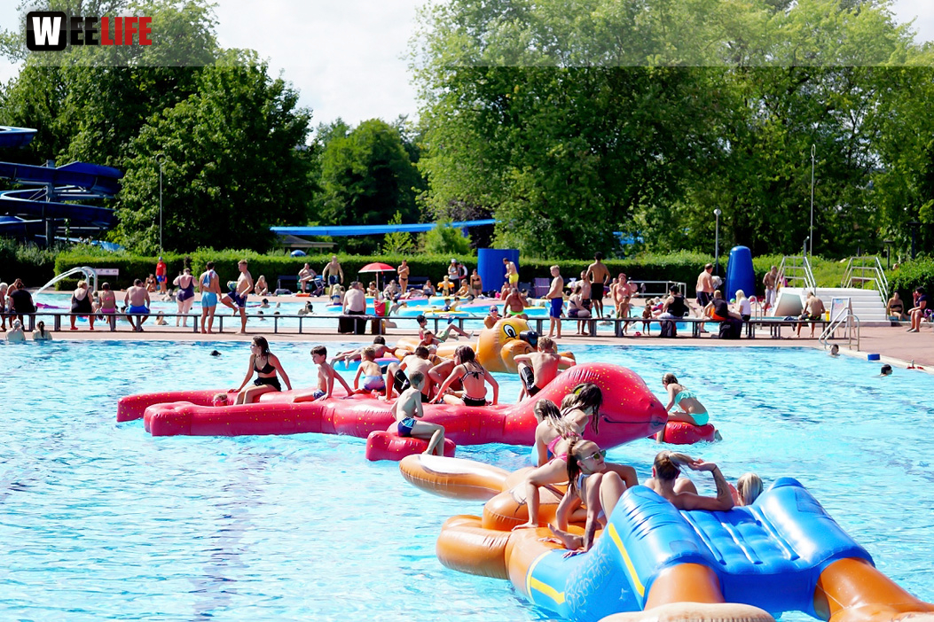 Sommer Pool Party Freibad Hof