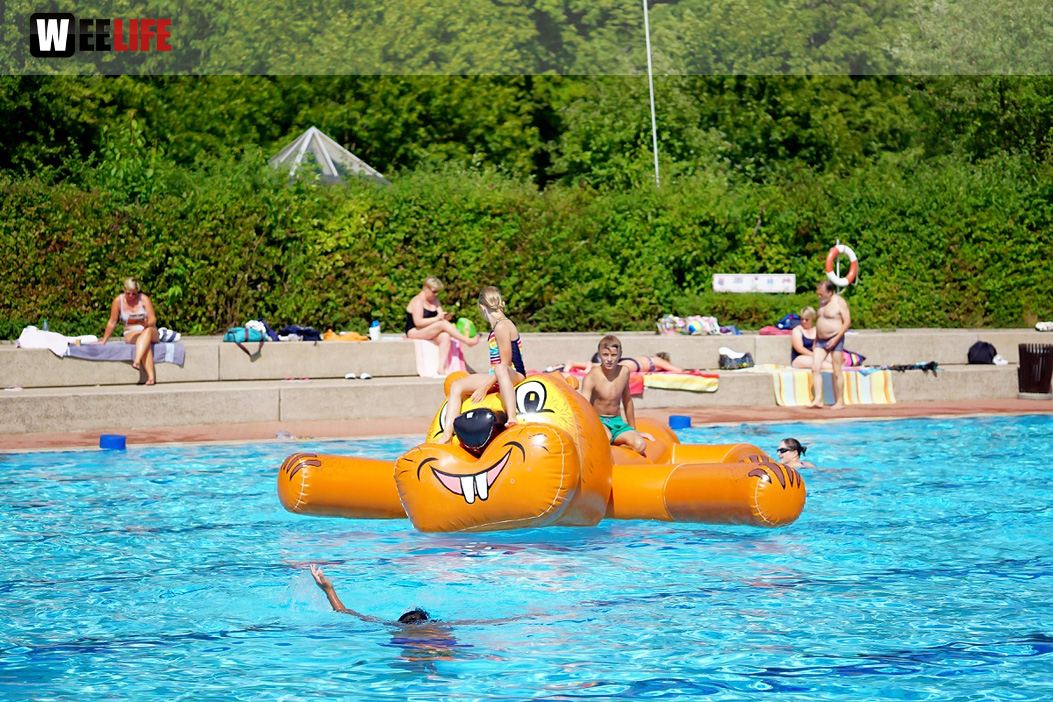 Sommer Pool Party Freibad Hof
