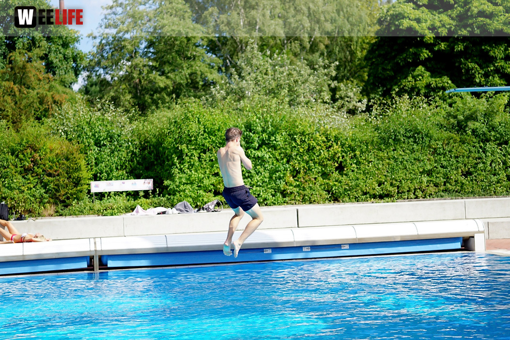 Sommer Pool Party Freibad Hof