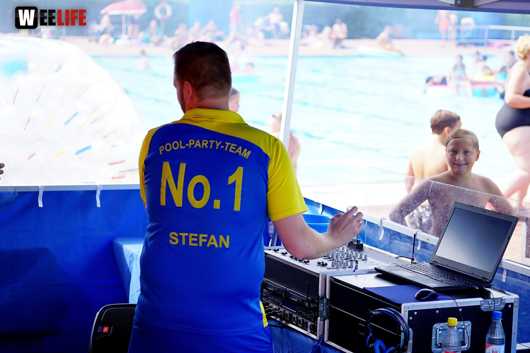 Sommer Pool Party Freibad Hof