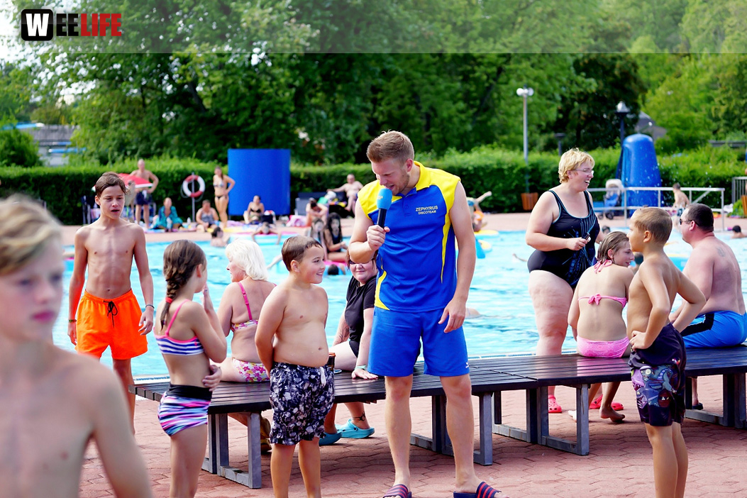 Sommer Pool Party Freibad Hof